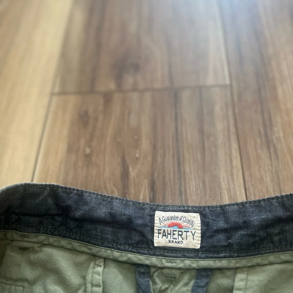 Faherty Men's Green Casual Shorts size 28
